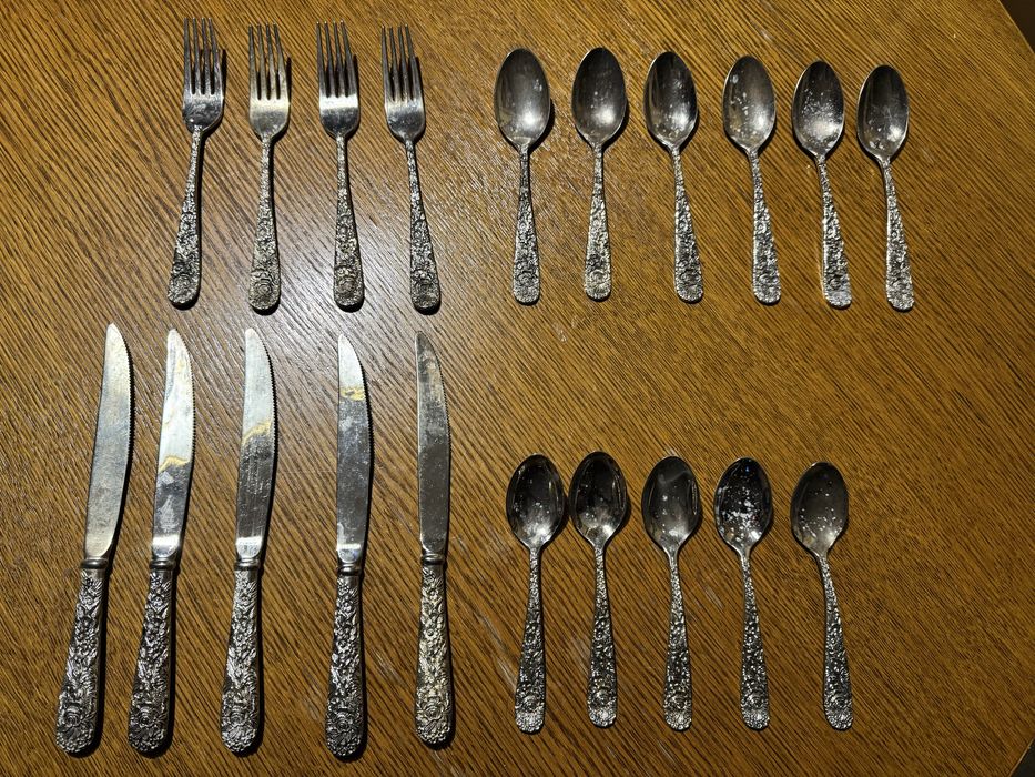 Ozdobne sztućce - noże widelce łyżki łyżeczki - motyw kwiaty