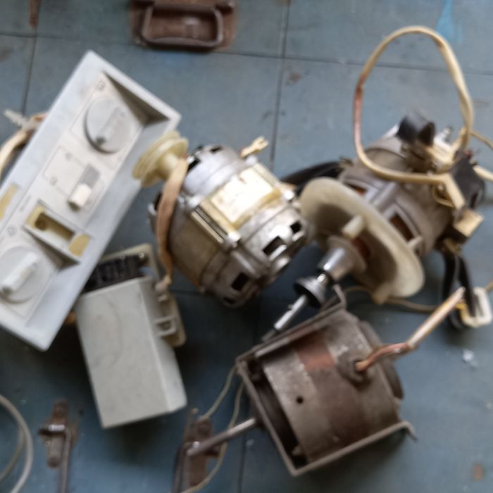 Продам  электродвигателя от стиральной машины  Сибирь