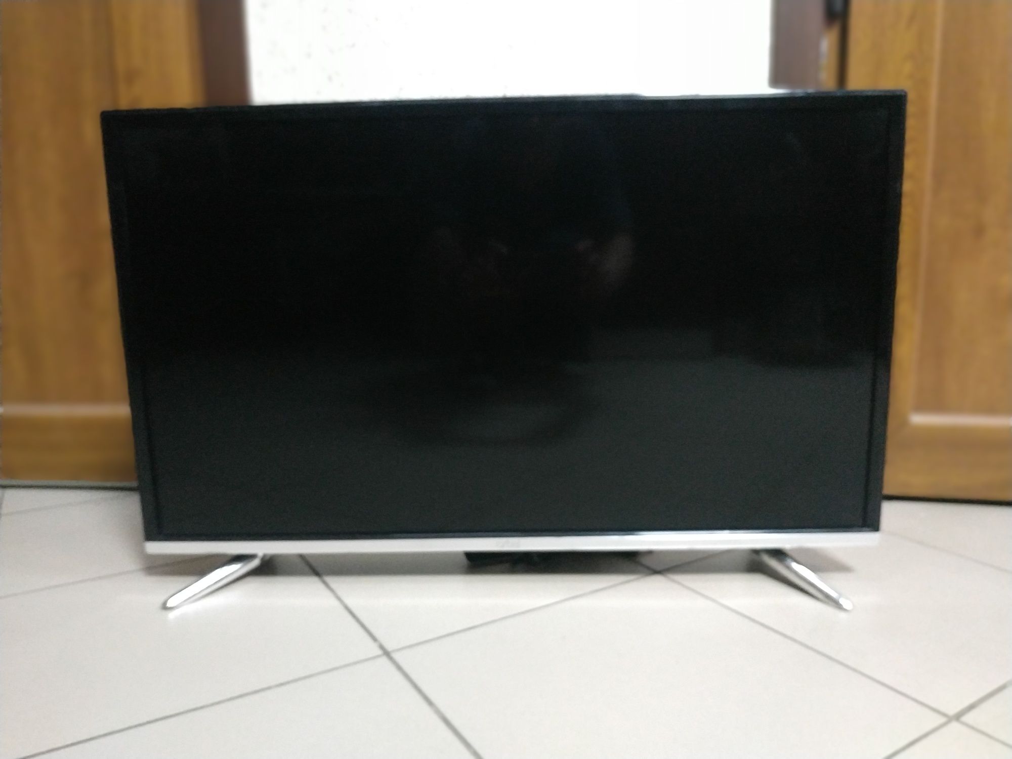 Телевізор Artel 32 "