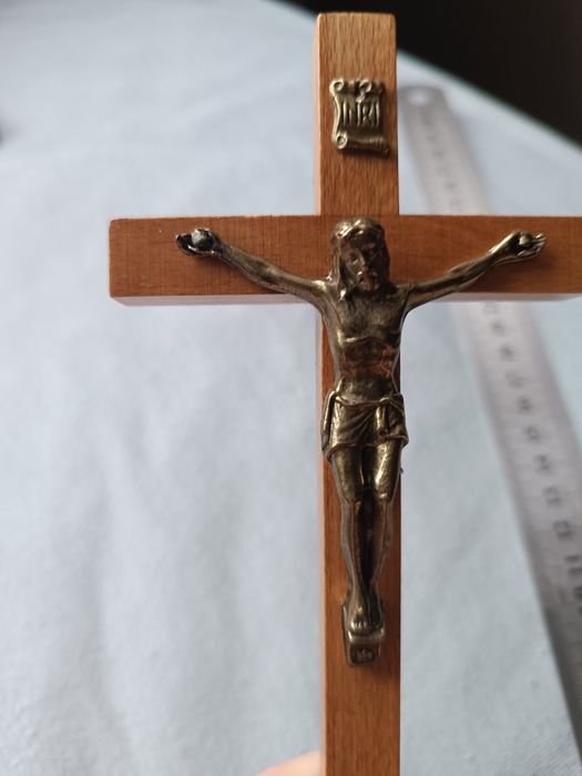 Krzyżyk drewniany stojący