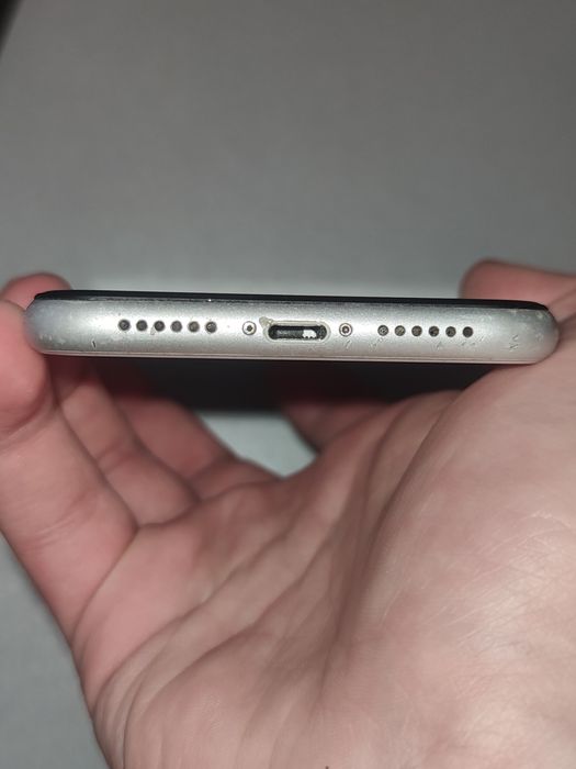 iPhone XR 64GB White