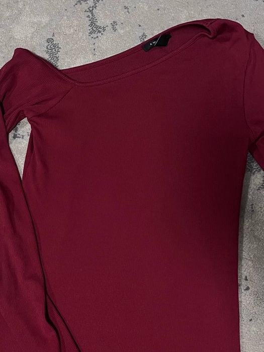 Винна кофта жіноча з відкритим плечем