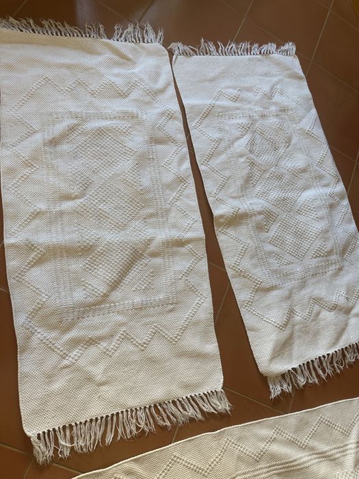 3 tapetes brancos de quarto como novos