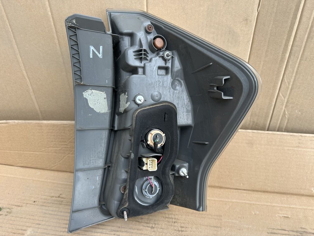 Lampa tylna Toyota prius plus