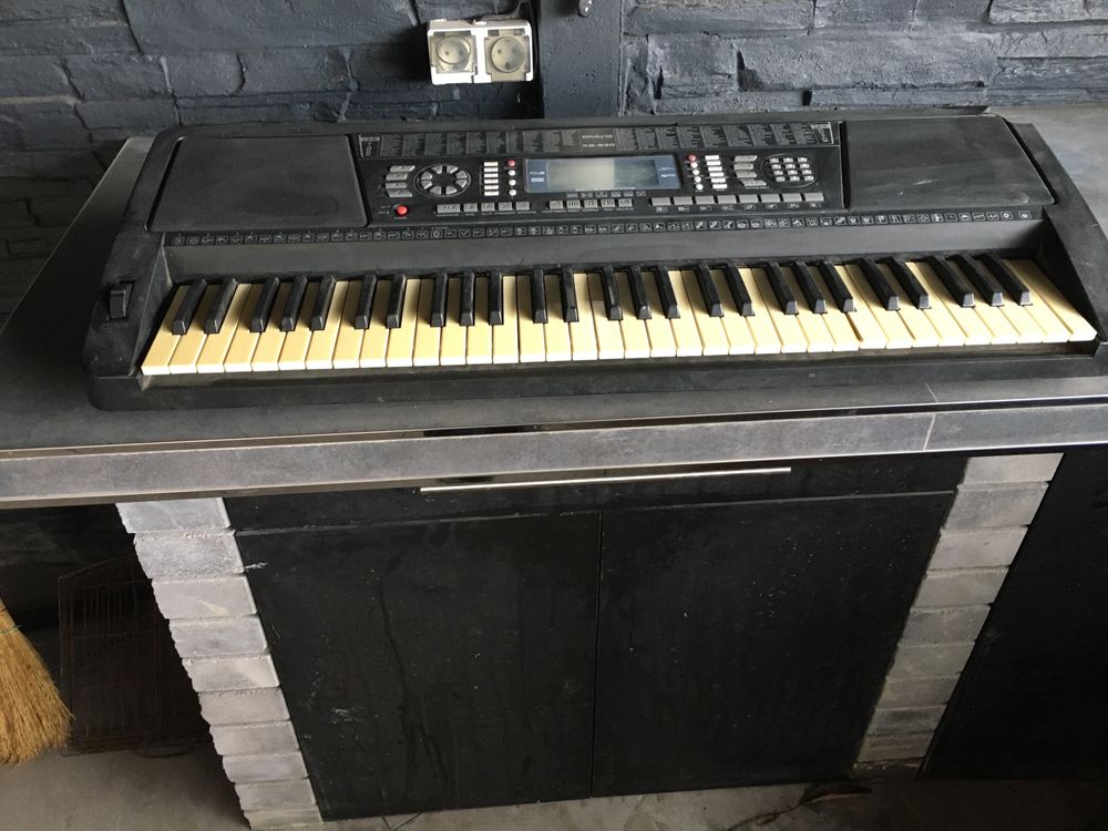 Єлектронне піаніно BRAVIS KB-930