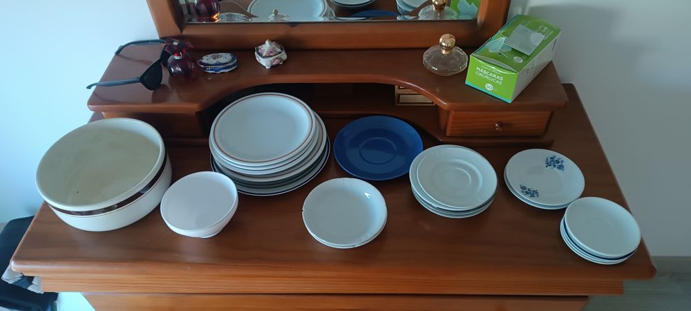 Loiça e artigos de cozinha variado