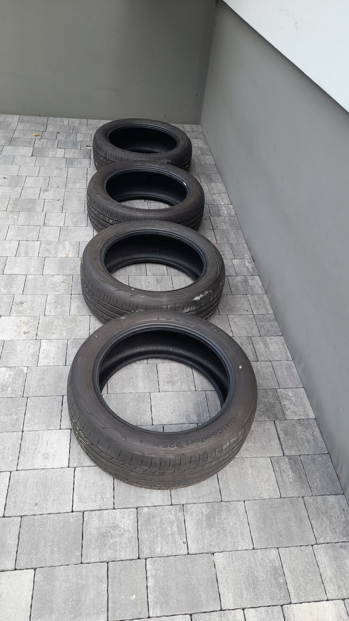 Opony  205 50 r 17