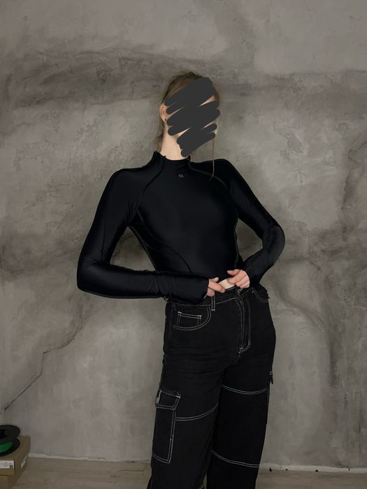 Лонгслів та джинси