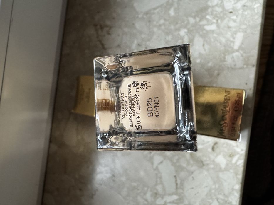 Yves Saint Laurent podklad do twarzy BD 25