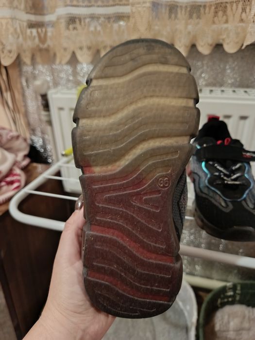 Продам кросівки на хлопчика