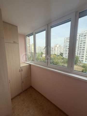 Оренда  3 кімнативул Ахматової 16в метро Позняки Григоренка