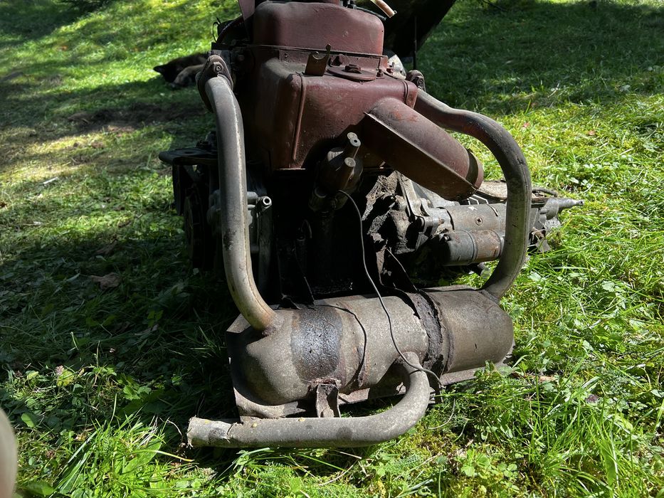 Silnik z fiata 126p (maluch) wraz ze skrzynią biegów i osprzętem.