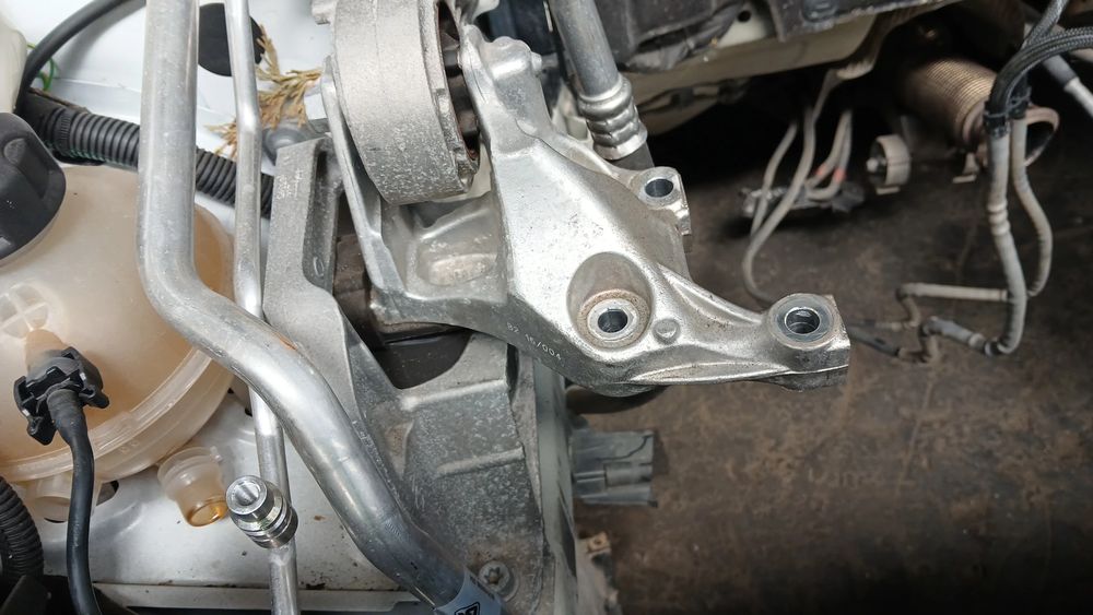 Apoio do motor PEUGEOT 308 II