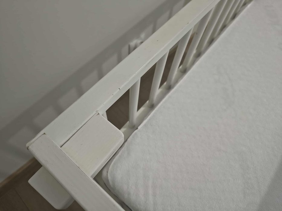 Łóżeczko dostawką jeżdżące, materac 90x40
