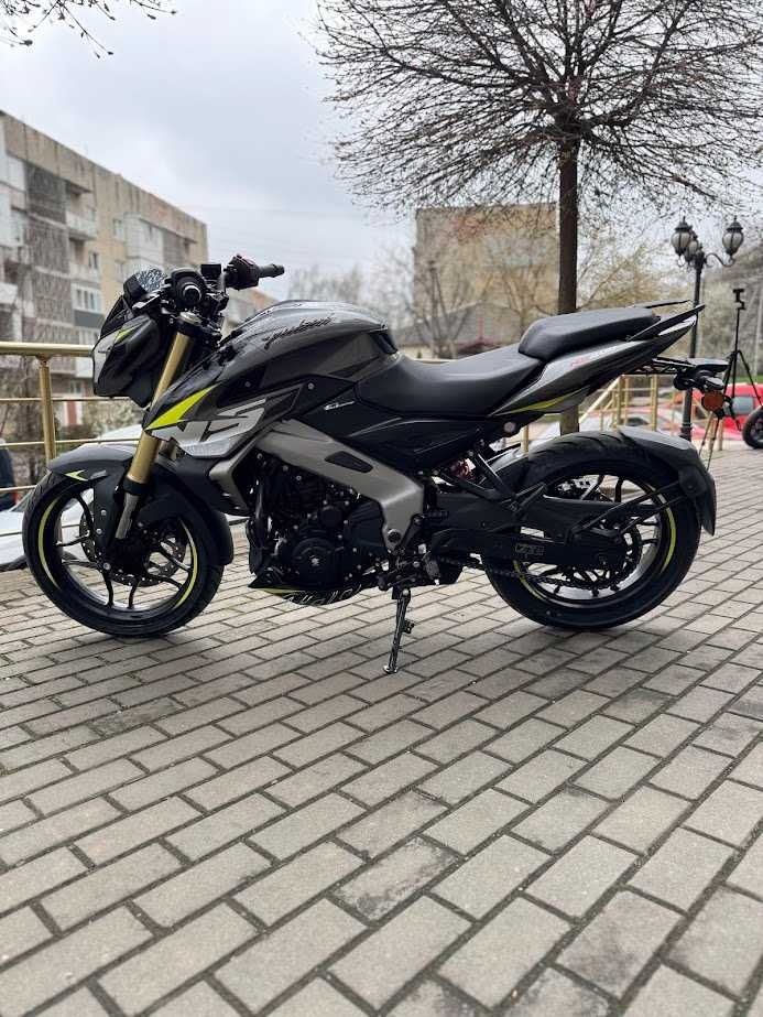 Мотоцикл Bajaj Pulsar NS400