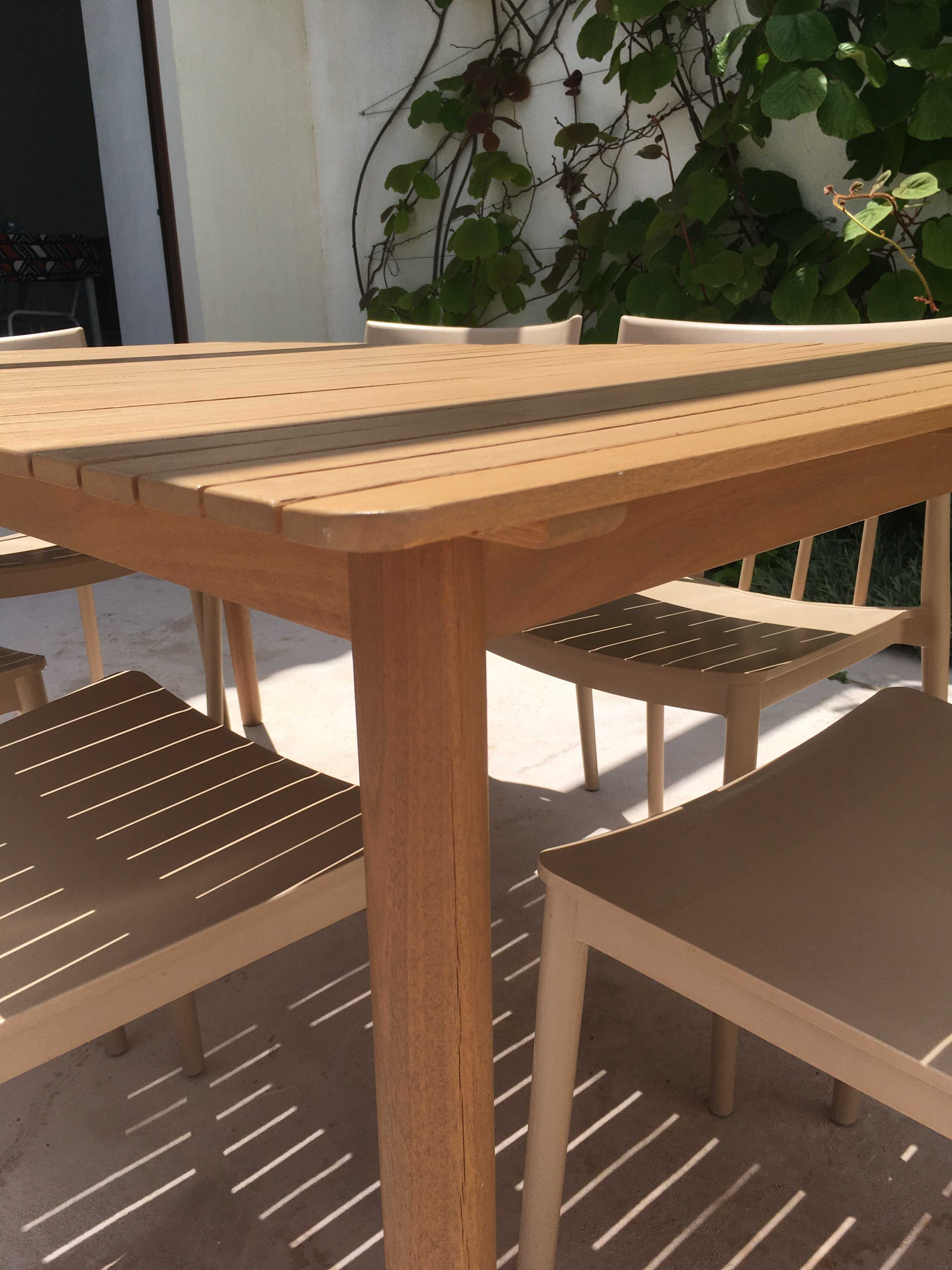 Mesa de exterior em madeira maciça