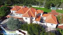 Moradia de luxo V7 localizada junto ao Belas Club de Campo