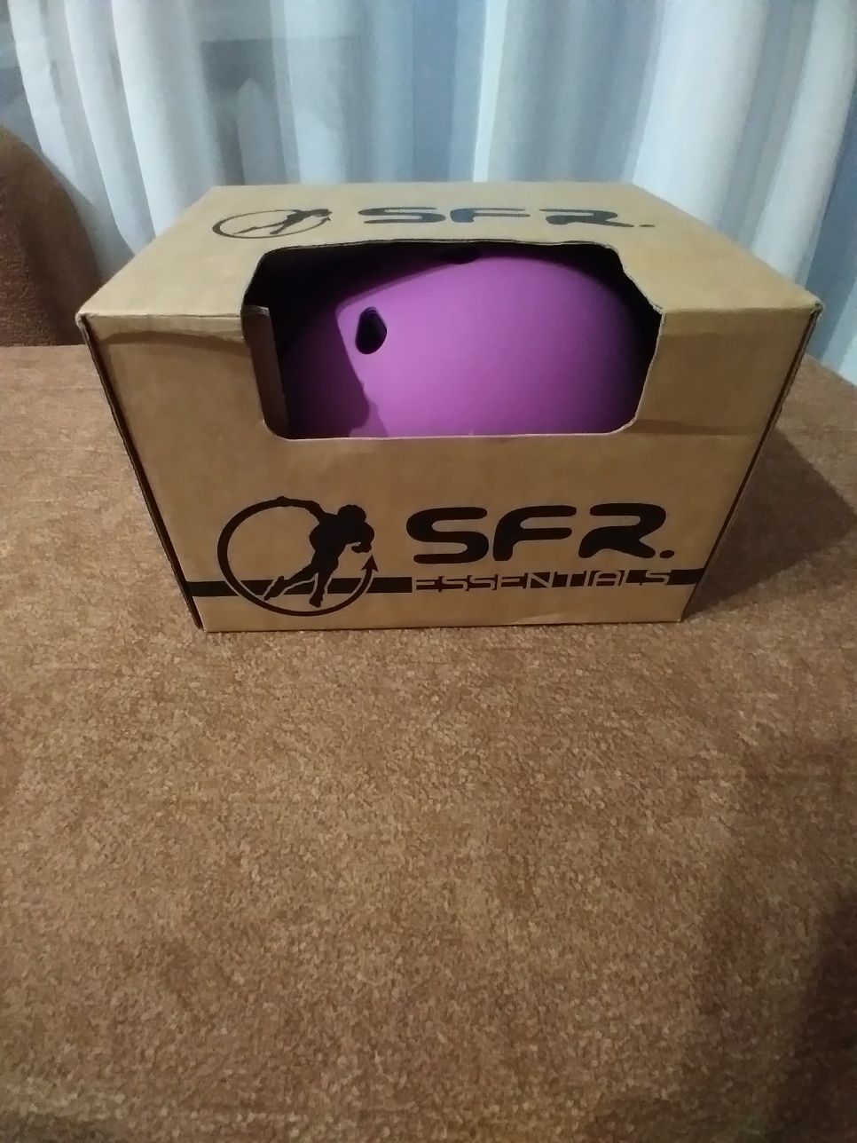 Защитный шлем SFR фиолетовый.