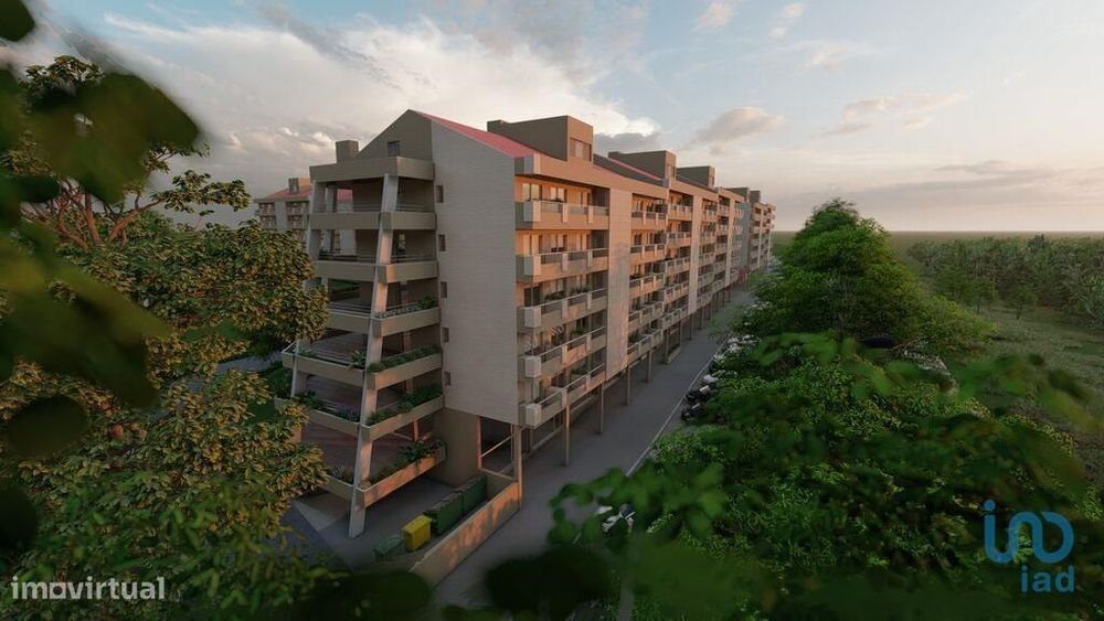 Loja / Estabelecimento Comercial T2 em São joão da madeira de 80,00 m2