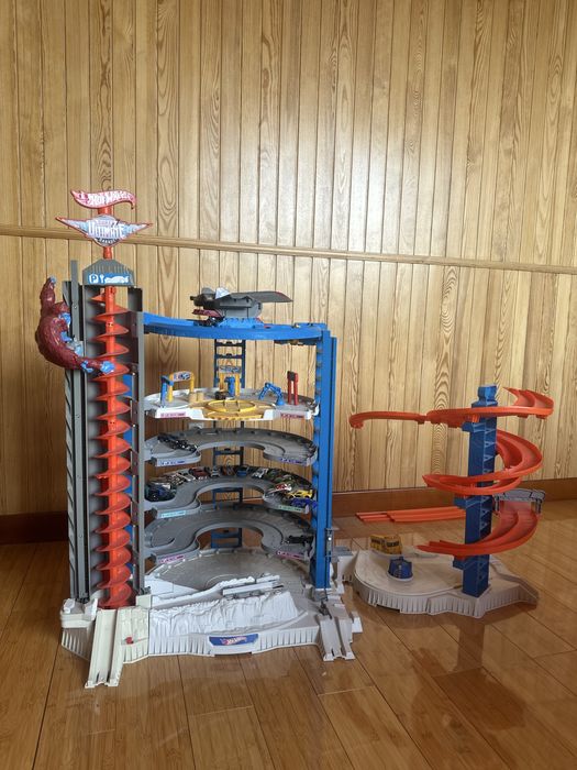 Трек гараж-гігант Хот Вілс Hot Wheels Super Ultimate Garage (FDF25)