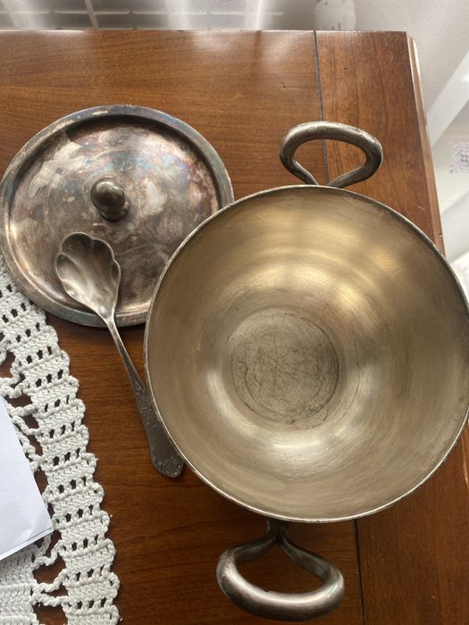 Zabytkowy garnek , (cukiernica )posrebrzany