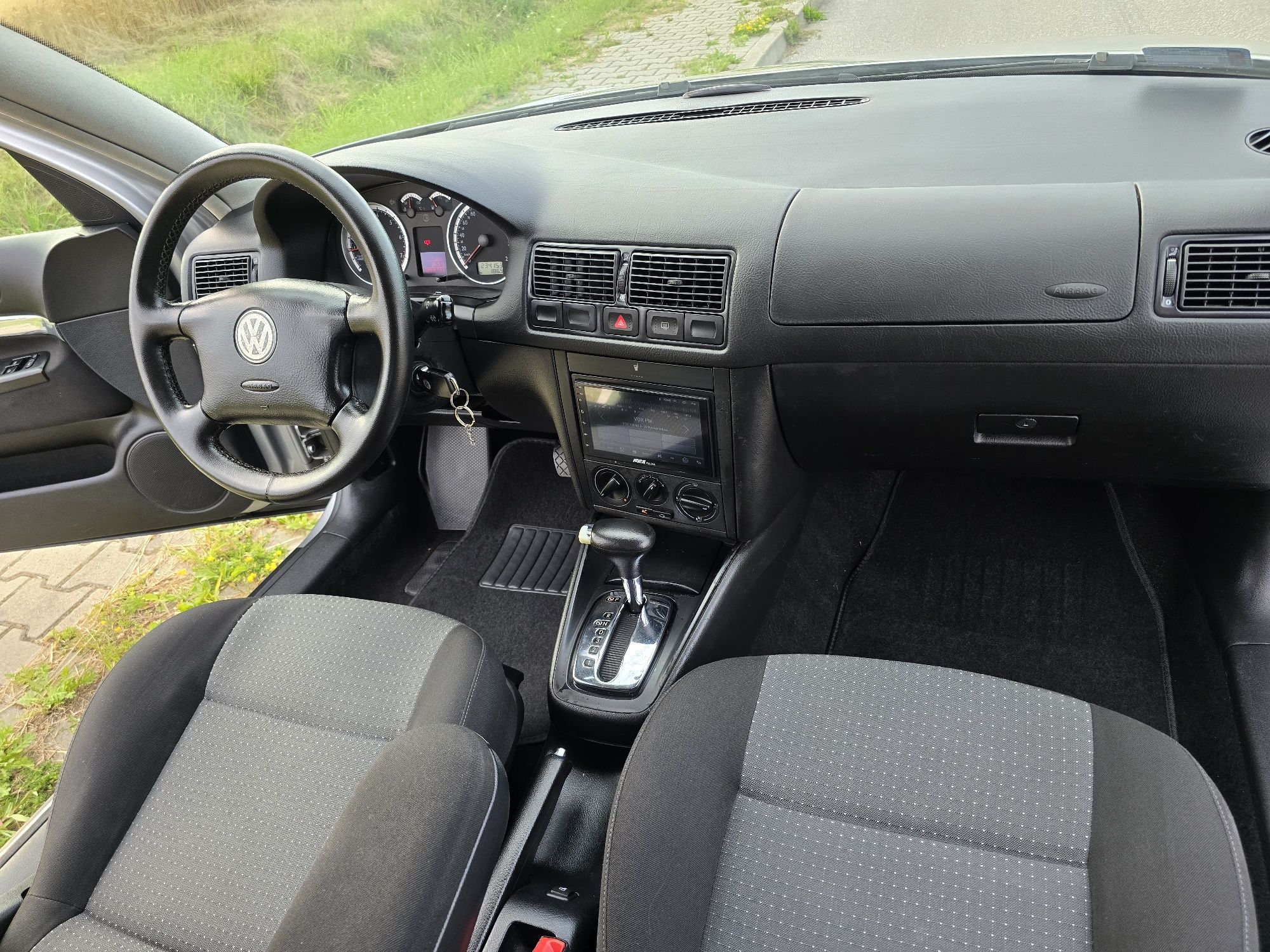 VW Golf_AUTOMAT_1.6 MPI_2003_Doinwestowany_Bez Wkładu