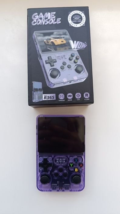 Sistema Handheld retro de Linux do consola R36S tela de um IPS de 3,5