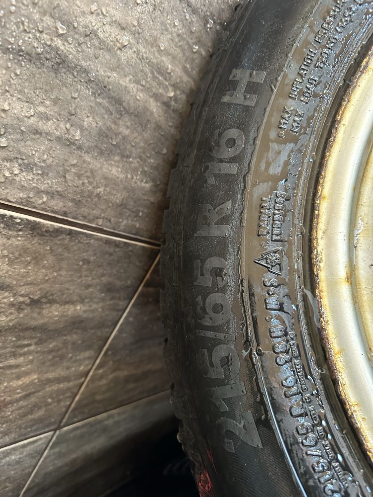 Opony Zimowe 215/65 R16 na felgach 5x114.3