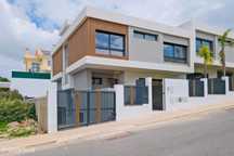 Moradia Geminada T4 de luxo, com piscina no Arneiro