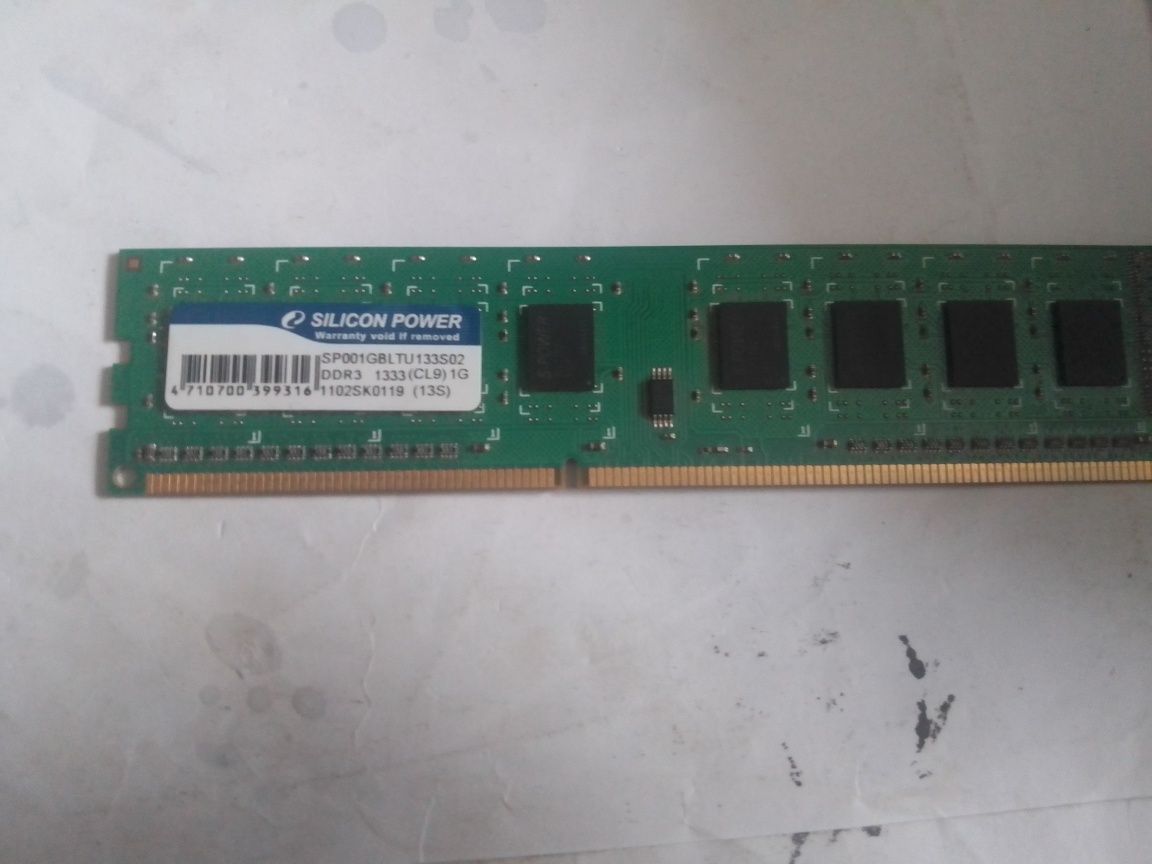 Продам оперативну пам'ять DDR3 1 Gb 1333