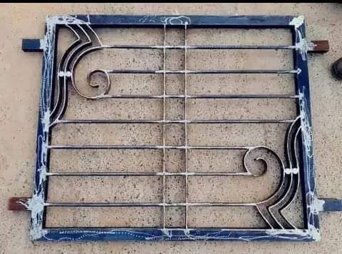 Vendo portas, grades, janelas e estruturas metálicas por medida