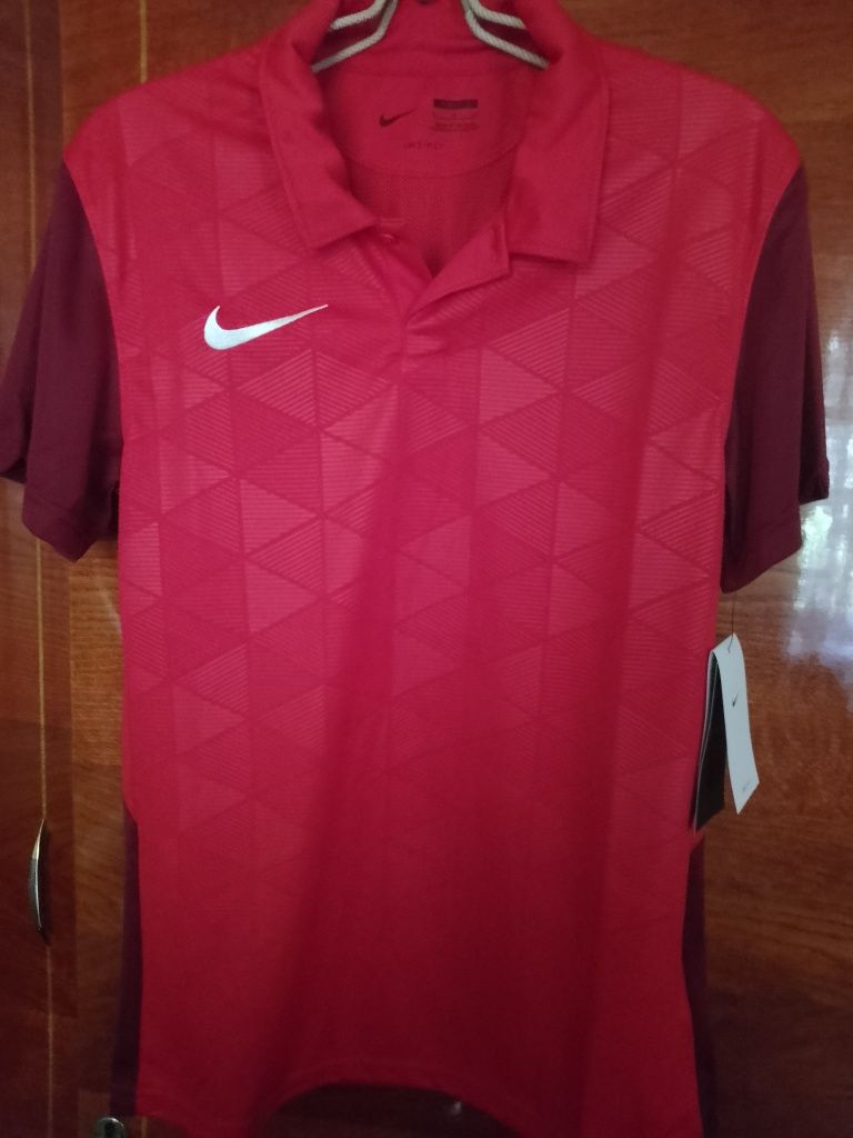 Футболка  тенниска NIKE оригинал размер S