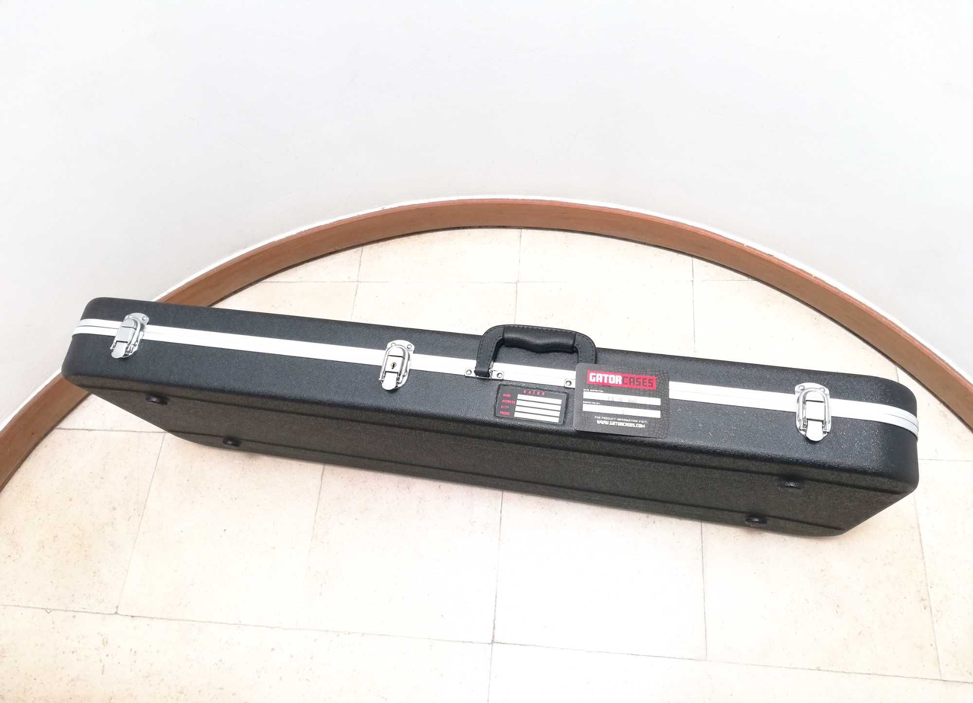 Fender Player Stratocaster MN 3TS + Hardcase Gator