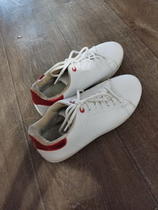 Кроссовки кожаные размер 36