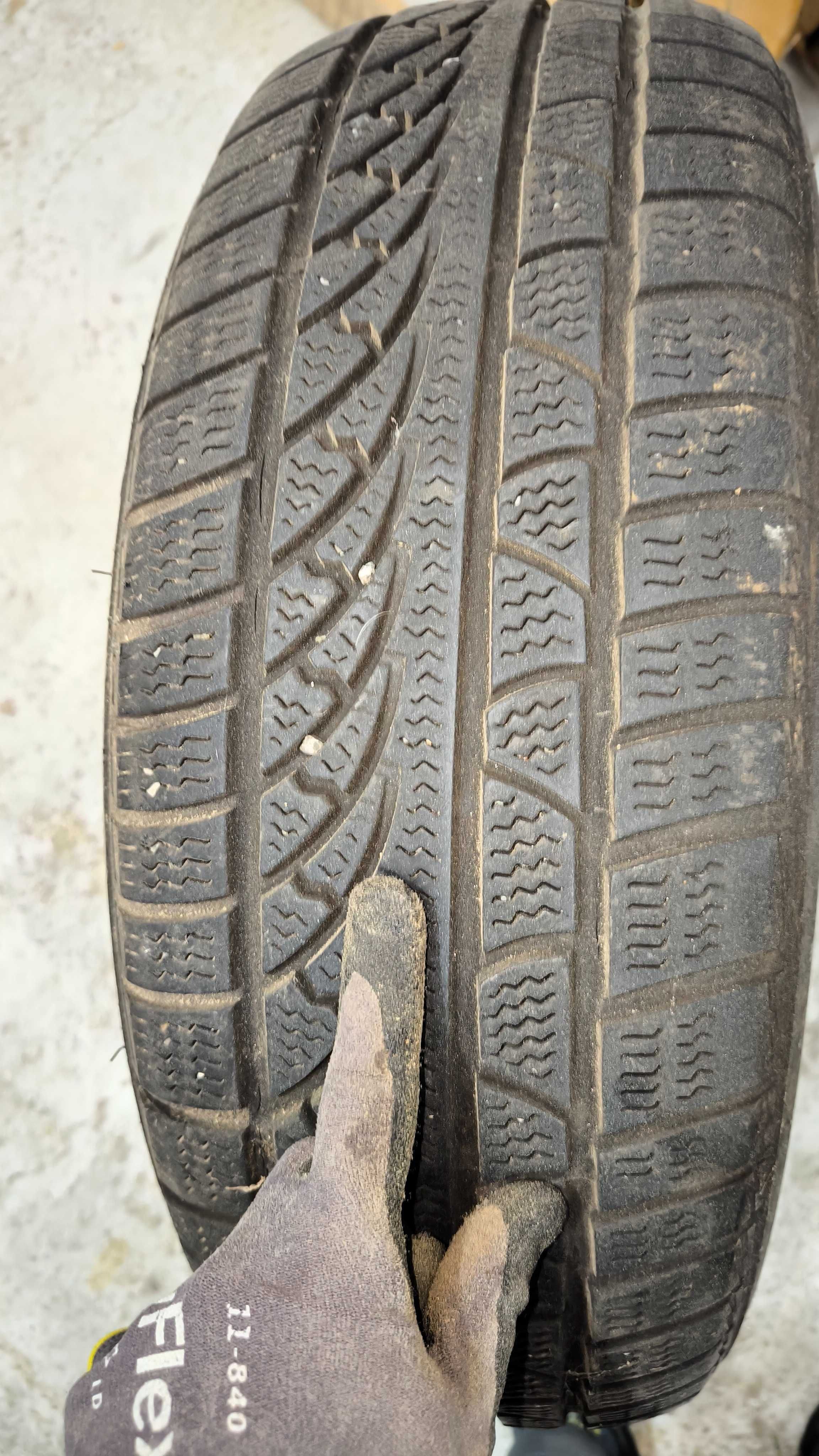 Pneus 205/60 r16 4 por 50€