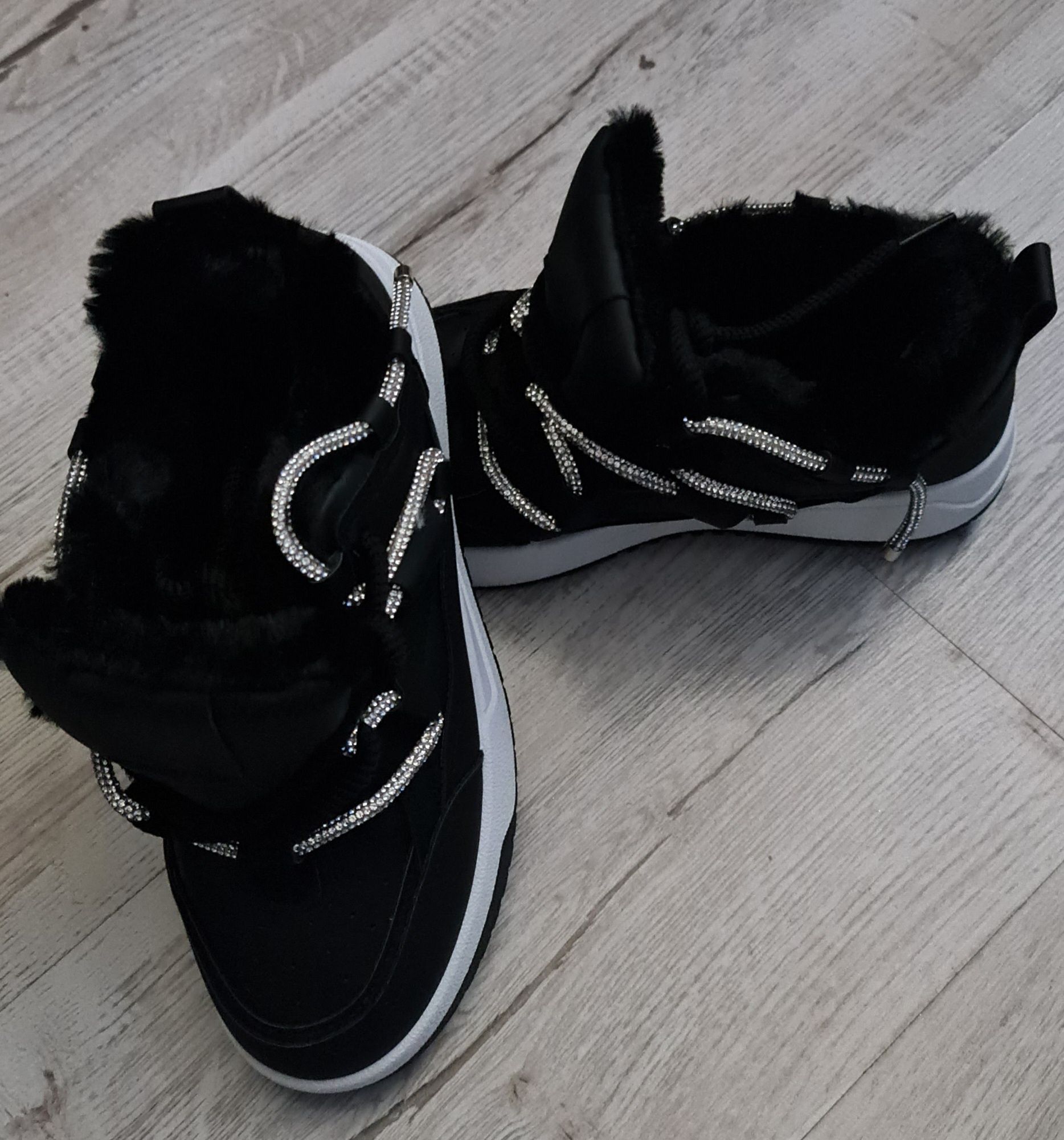 Czarne adidasy ocieplane