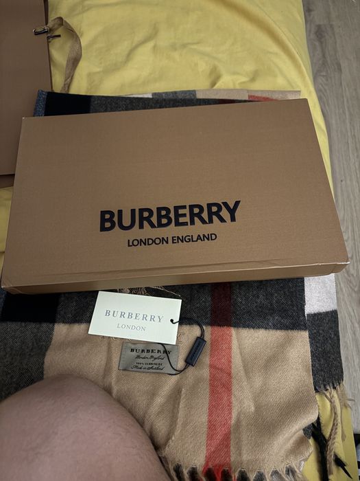 szalik burberry brazowo czarny