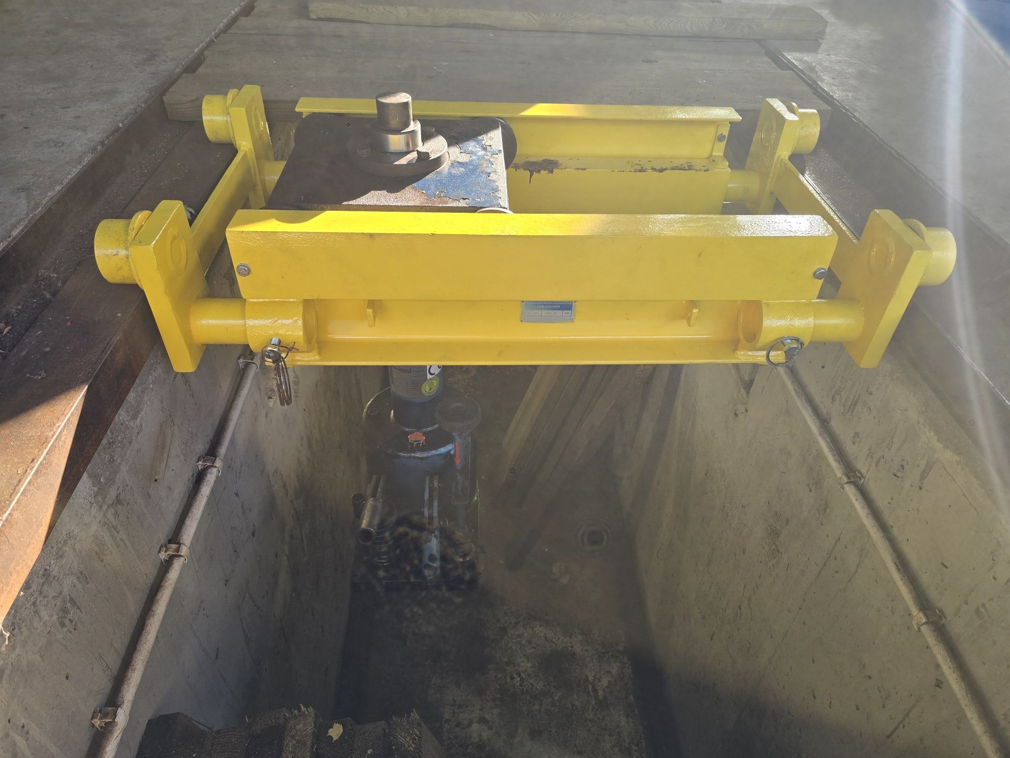 Podnośnik kanałowy hydrauliczny KIRSTEN 11t