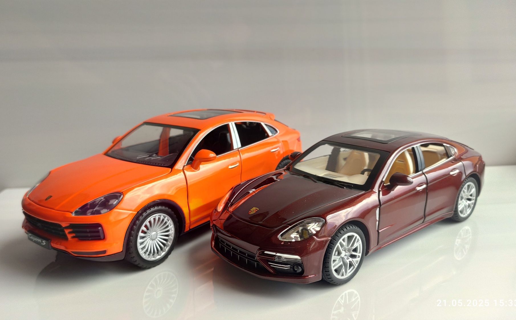 Масштабна модель автомобіля Porsche Rolls Royce Bentley