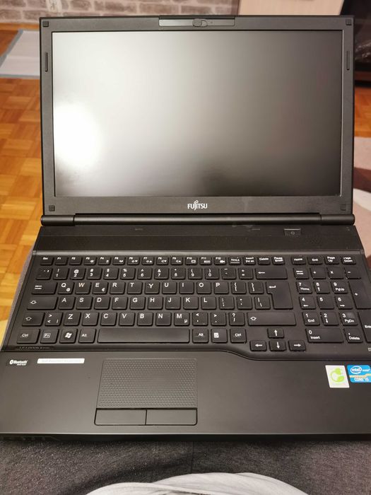 Notebook Lifebook Fujitsu AH532, i5, 250 SSD, 4Gb RAM, Win 10 Pro