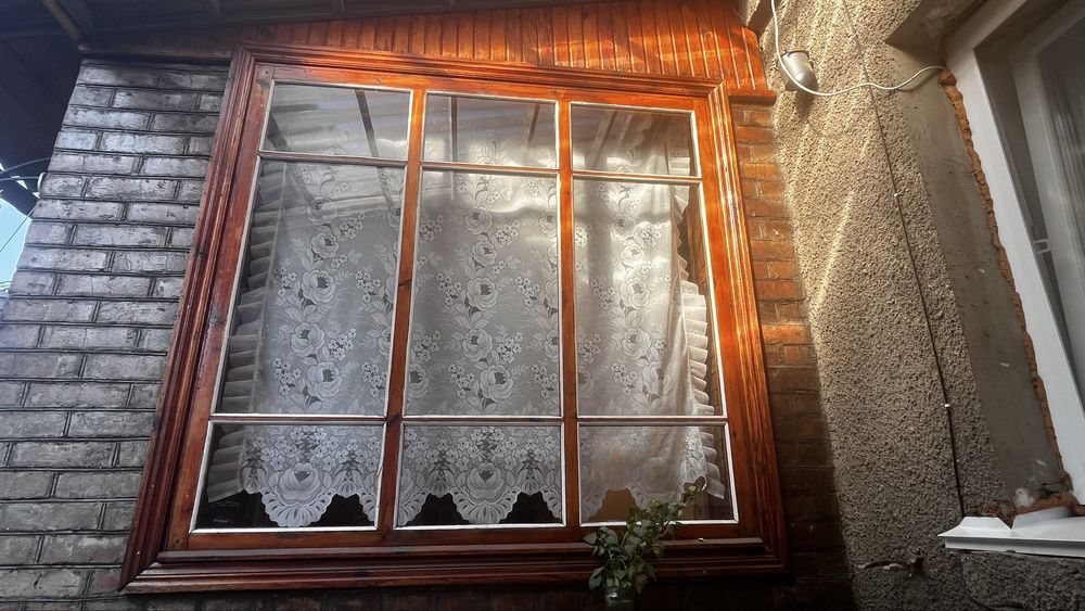 Вікна великі деревʼяні дубові зі склом