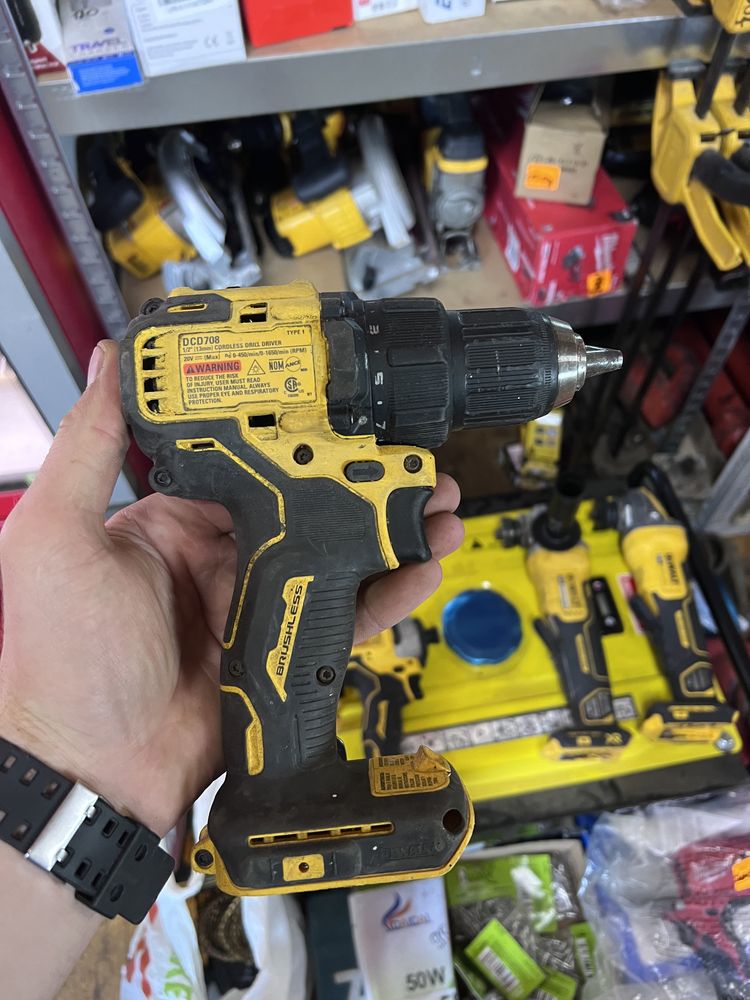 Шоруповерт Dewalt 20v DCD708