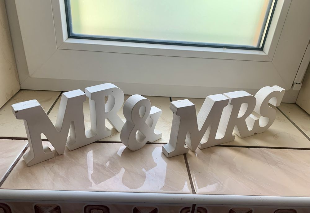 Комплект білого весільного декору написів “mr & mrs”