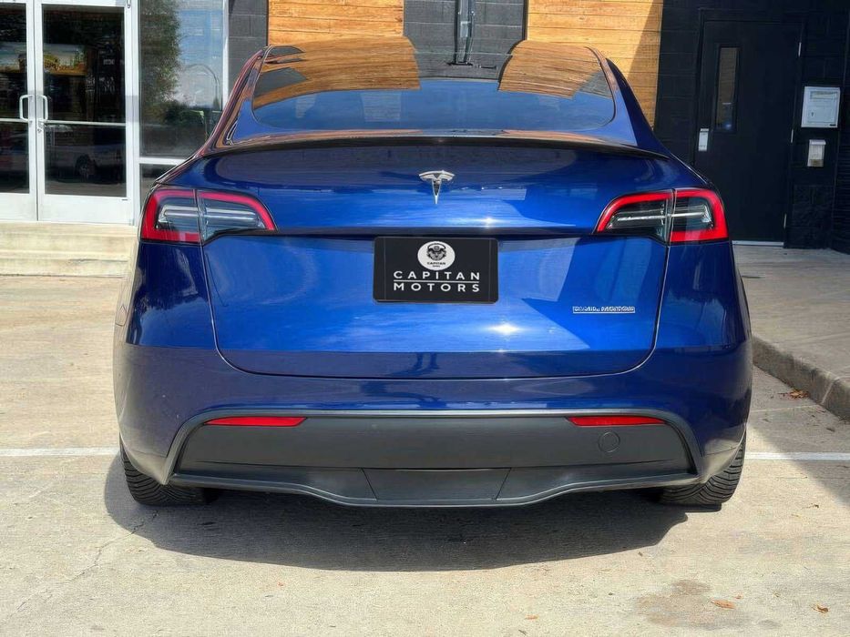 Tesla Model Y      2023