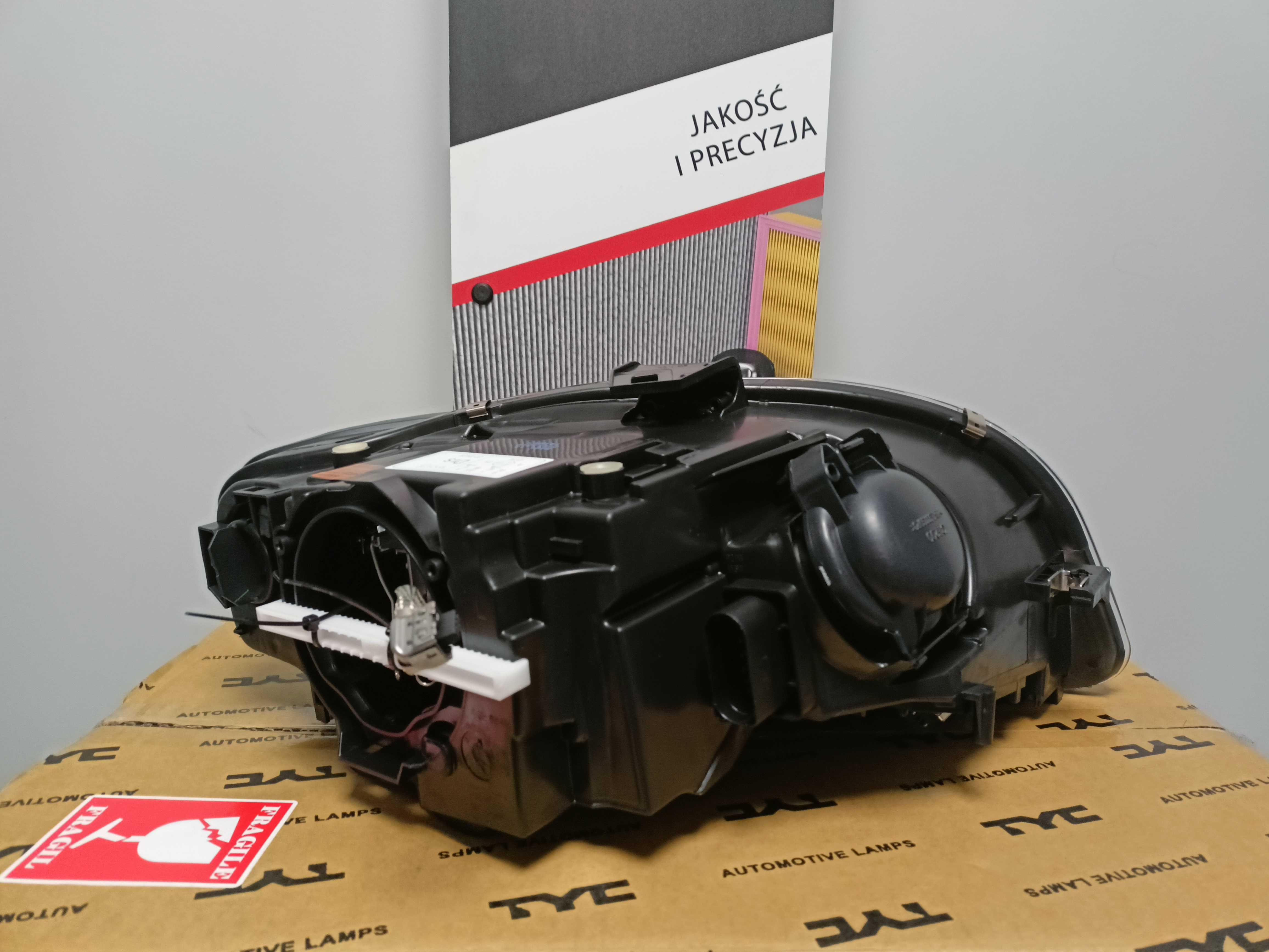 Audi A4 04-08 Lampa/Reflektor przód lewy XENON /D1S/.> PROMOCJA !!!
