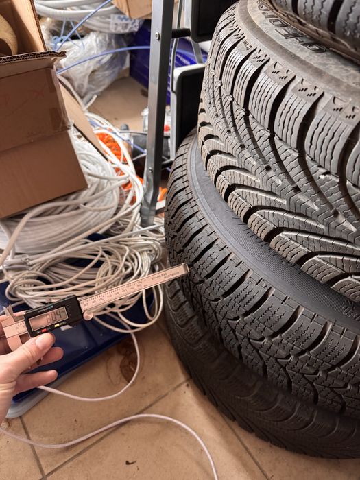 Opony zimowe vw golf IV wraz z felgami 185/70 r14 7mm cena za kompelt