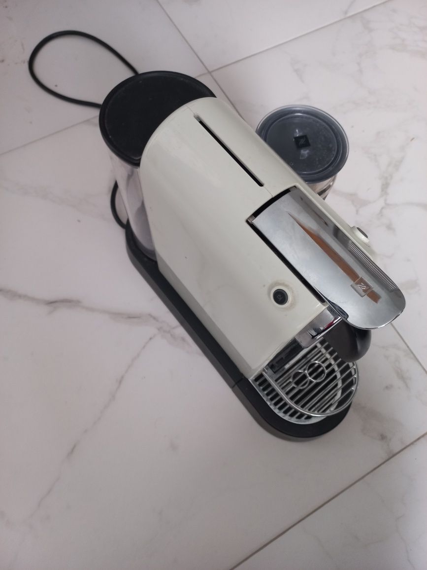 Кавомашина delonghi