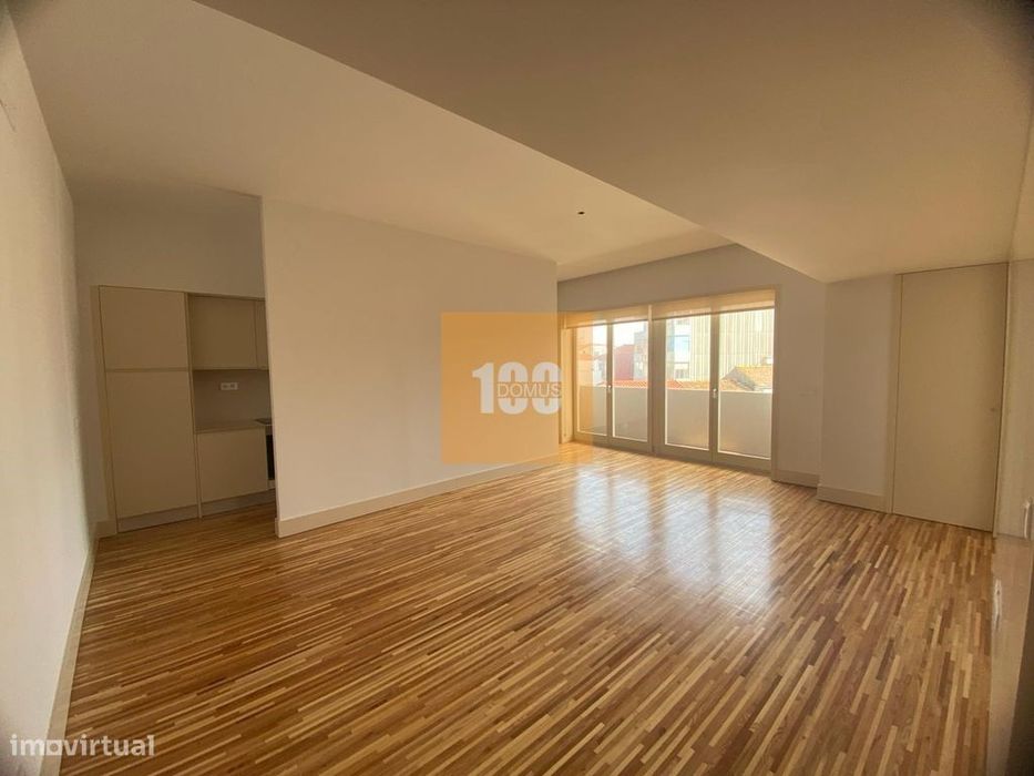 Apartamento T1 Com Varanda - Baixa