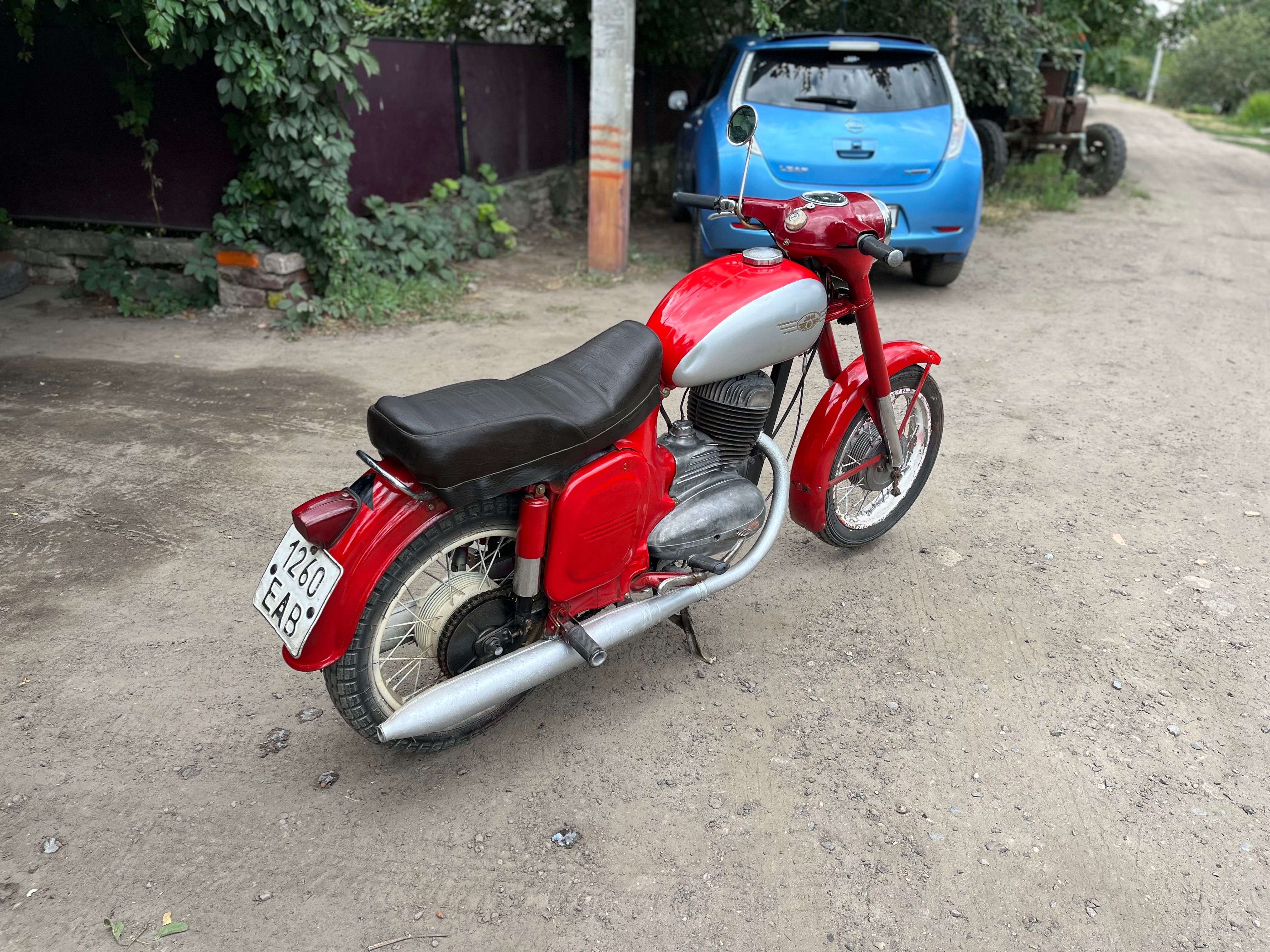 Продам Яву старушку 250