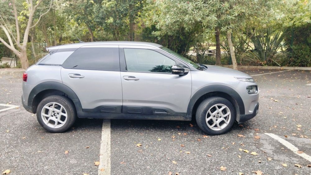 Citroën C4 Cactus 2018 com motor 1.6 a diesel